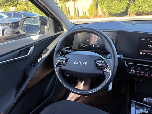 Used 2026 Kia Niro LX FWD image 32