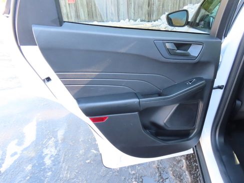 Used 2022 Ford Escape SE image 18