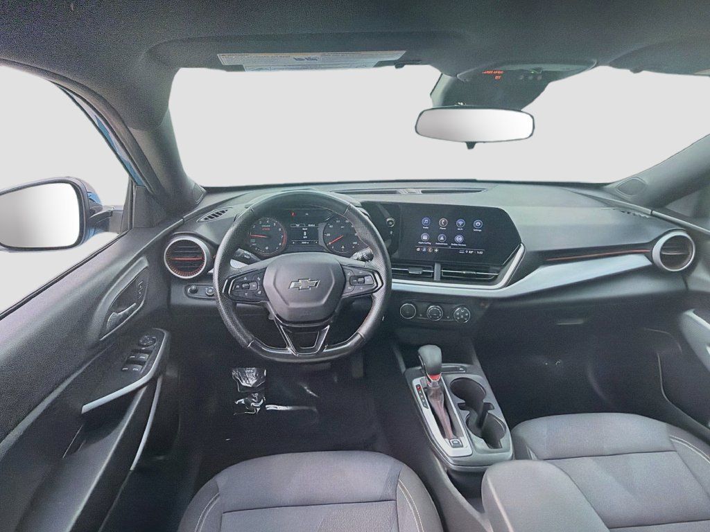 Used 2025 Chevrolet Trax RS w/ Driver Confidence Package FWD image 34