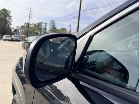 Used 2024 Jeep Compass Latitude image 29