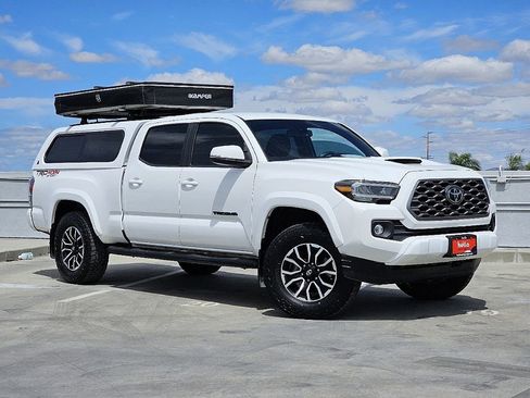 Used 2022 Toyota Tacoma TRD Sport w/ Technology Package AWD/4WD image 4
