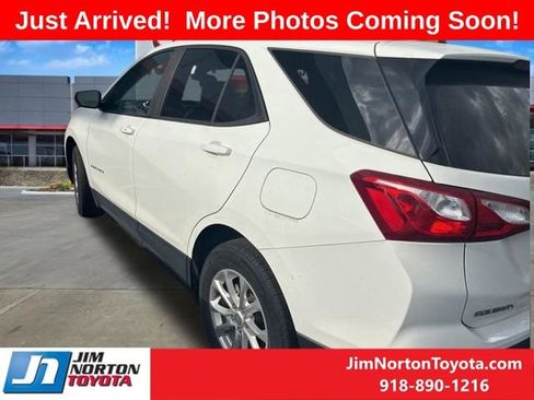 Used 2020 Chevrolet Equinox LS w/ LS Convenience Package image 6