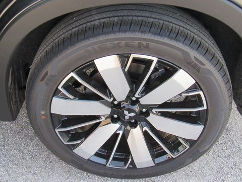 New 2025 Mitsubishi Outlander SE image 6