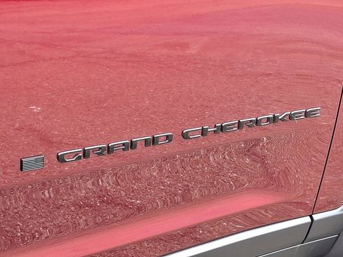 New 2025 Jeep Grand Cherokee Altitude image 12