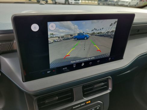 Used 2025 Ford Maverick XL image 9