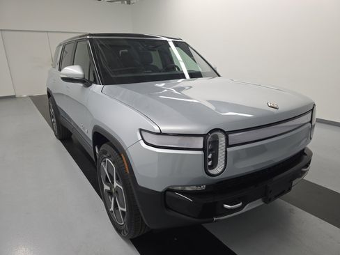 Used 2024 Rivian R1S Adventure AWD/4WD image 7