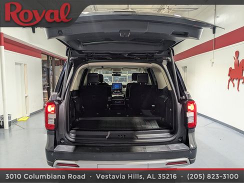 Used 2022 Ford Expedition XLT image 13