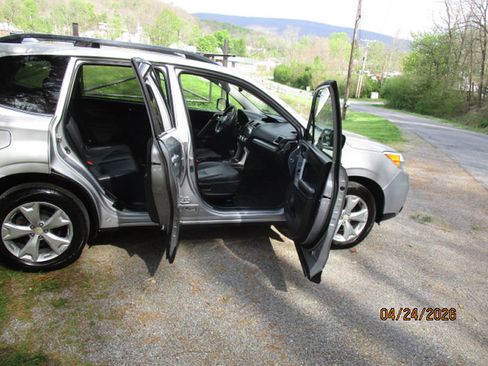 Used 2016 Subaru Forester 2.5i Limited AWD/4WD image 12