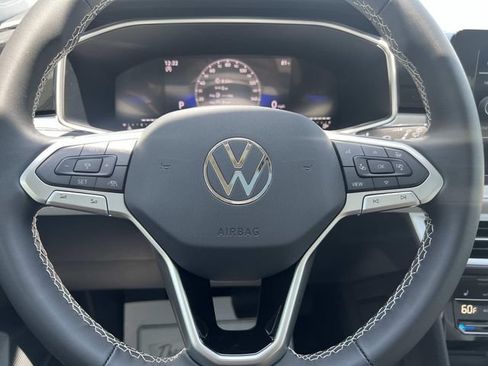 New 2026 Volkswagen Taos SE FWD image 15