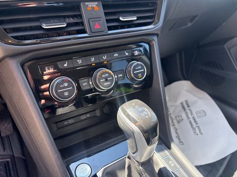 Used 2024 Volkswagen Taos SE image 17