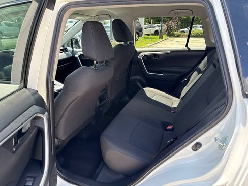 Used 2021 Toyota RAV4 LE AWD/4WD image 18