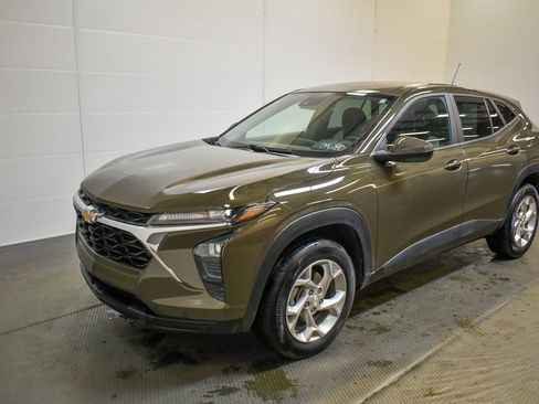 Used 2024 Chevrolet Trax LS w/ LS Convenience Package image 3