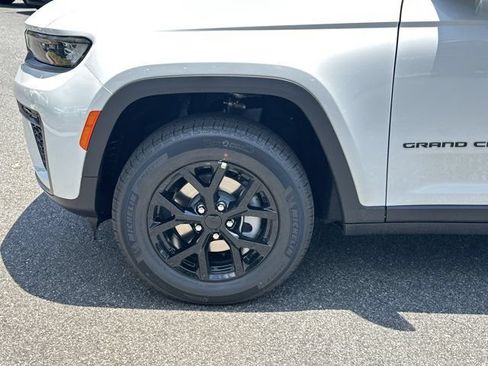 New 2026 Jeep Grand Cherokee Altitude RWD image 11