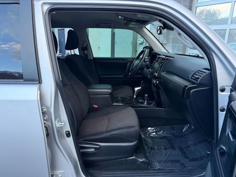 Used 2021 Toyota 4Runner TRD Off-Road AWD/4WD image 19