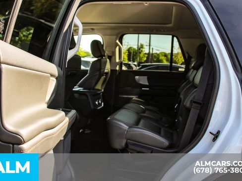 Used 2025 Ford Expedition Active AWD/4WD image 17