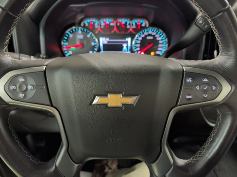 Used 2018 Chevrolet Silverado 1500 LT w/ LT Convenience Package image 9