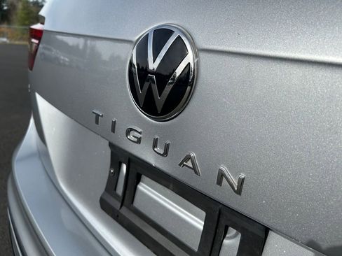 Used 2023 Volkswagen Tiguan SE R-Line FWD image 32