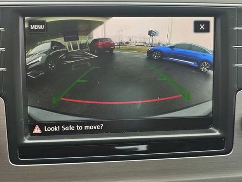 Used 2017 Volkswagen Golf SE image 22