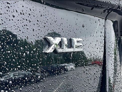 Used 2022 Toyota Prius Prime XLE FWD image 29