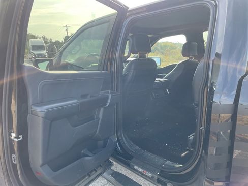 Used 2022 Ford F150 XLT w/ Equipment Group 302A High image 11