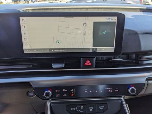 Certified 2025 Kia Carnival image 23