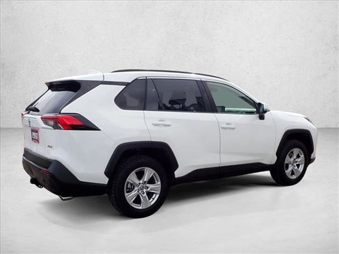 Used 2021 Toyota RAV4 XLE w/ Convenience Package FWD image 3