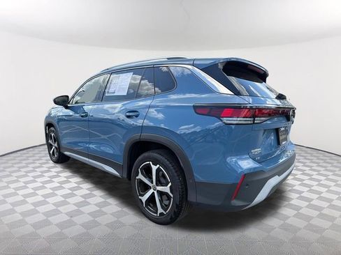 Used 2025 Volkswagen Tiguan SE image 7