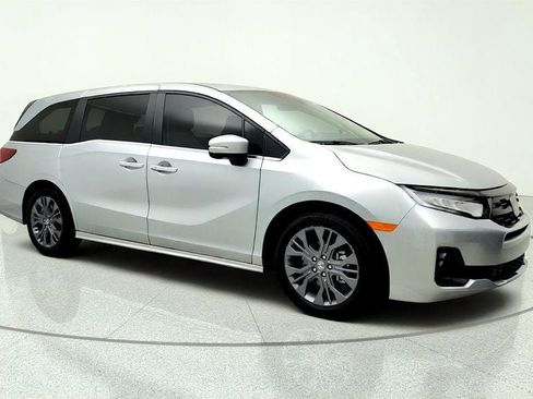 Used 2026 Honda Odyssey Touring image 3