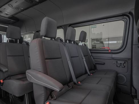 Used 2025 Mercedes-Benz Sprinter 2500 image 25
