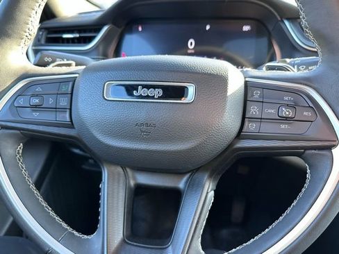 Used 2023 Jeep Grand Cherokee L Laredo image 9