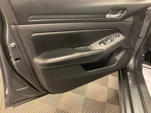 Used 2024 Nissan Altima 2.5 SV image 12