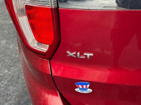 Used 2017 Ford Explorer XLT w/ Equipment Group 202A AWD/4WD image 7