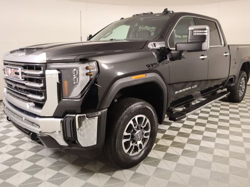 Used 2024 GMC Sierra 2500 SLT w/ SLT Premium Package image 10