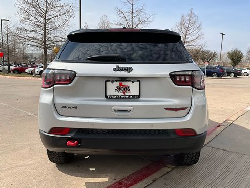 Used 2025 Jeep Compass Trailhawk image 7