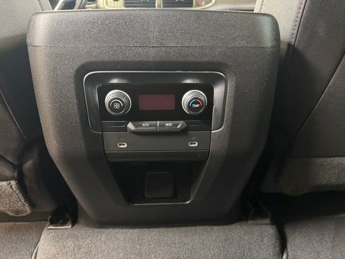 Used 2022 Chevrolet Suburban Z71 image 18