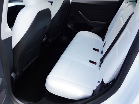 Used 2025 Tesla Model Y Long Range image 25