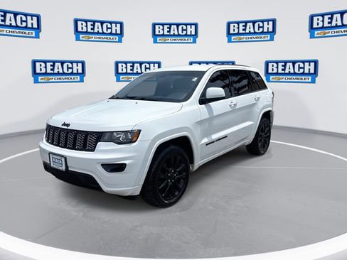 Used 2019 Jeep Grand Cherokee Altitude AWD/4WD image 4