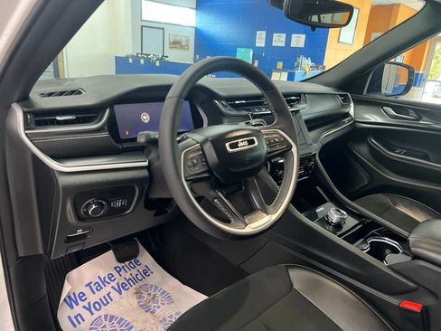 Used 2023 Jeep Grand Cherokee Altitude AWD/4WD image 20