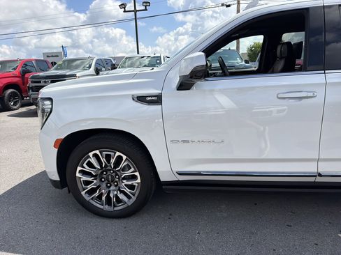 Used 2024 GMC Yukon Denali Ultimate AWD/4WD image 10