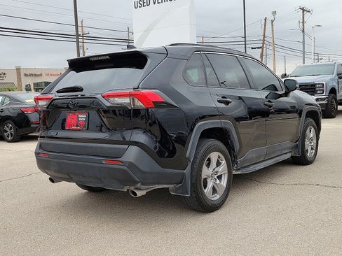Used 2025 Toyota RAV4 XLE w/ Convenience Package FWD image 4