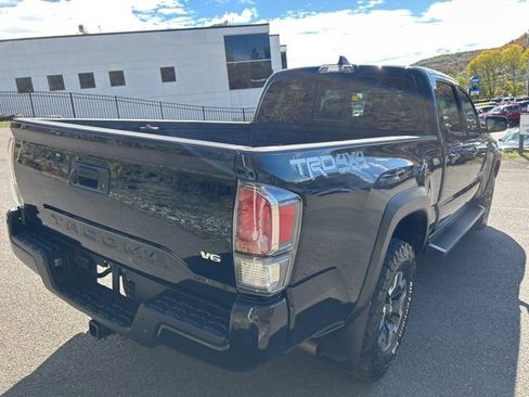 Used 2022 Toyota Tacoma TRD Off-Road image 10