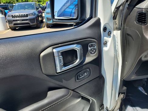 Used 2023 Jeep Wrangler Unlimited Sahara w/ Cold Weather Group AWD/4WD image 8