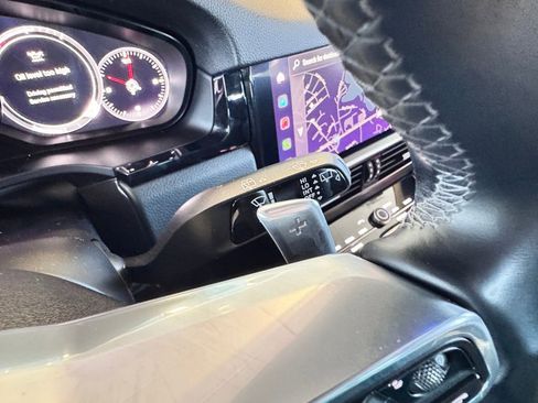 Used 2023 Porsche Cayenne Platinum Edition image 43