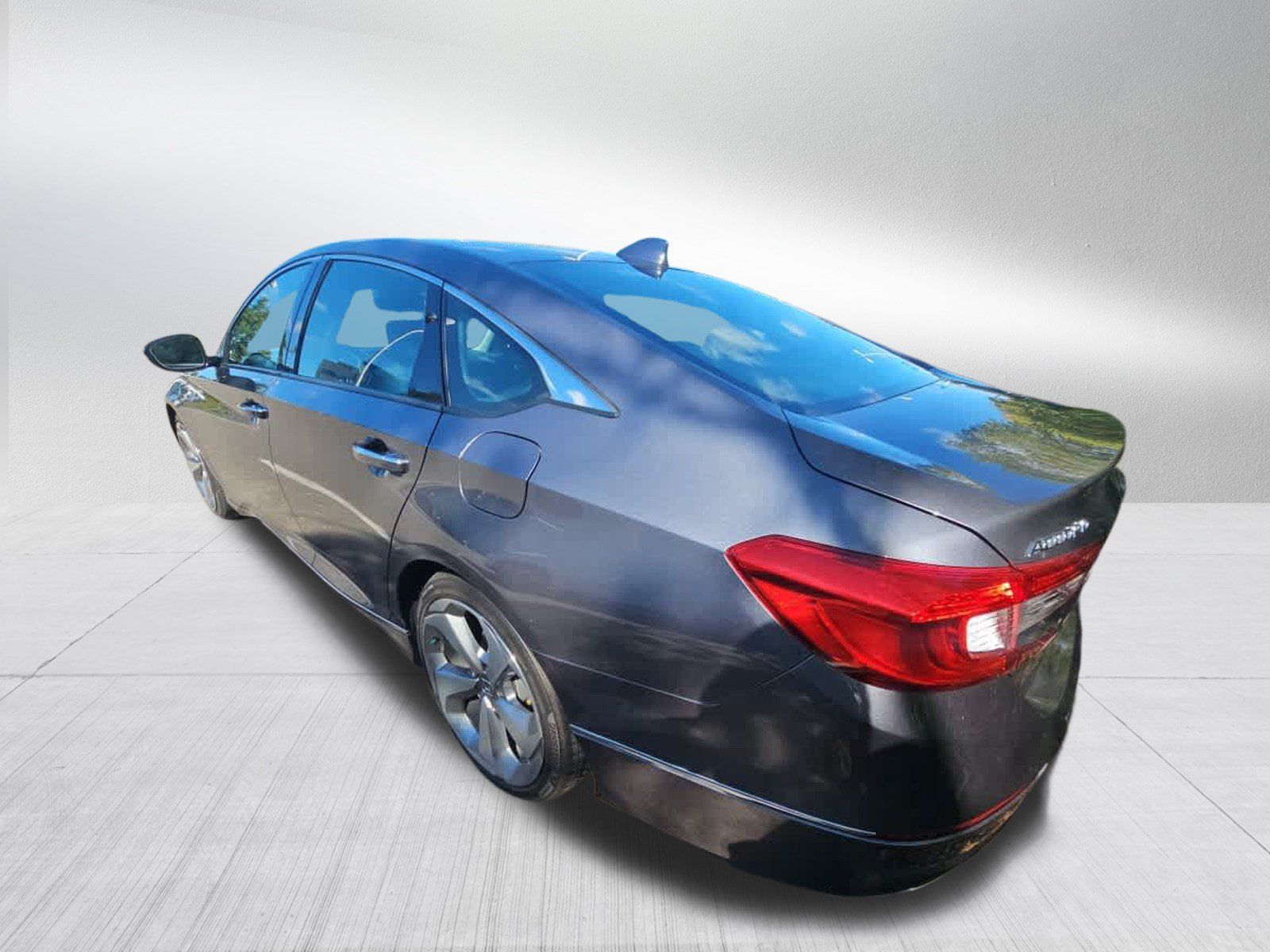 Used 2018 Honda Accord Touring image 6