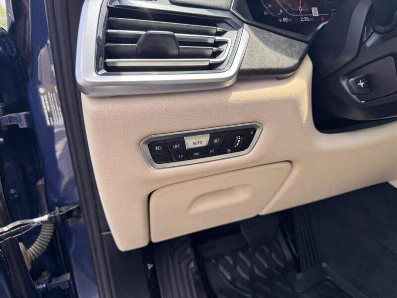 Used 2020 BMW X5 xDrive40i w/ Premium Package AWD/4WD image 12