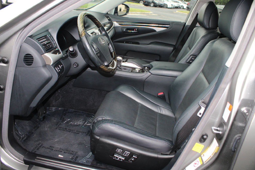 Used 2017 Lexus LS 460 AWD w/ Comfort Package image 11