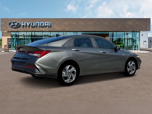 New 2025 Hyundai Elantra SEL image 8