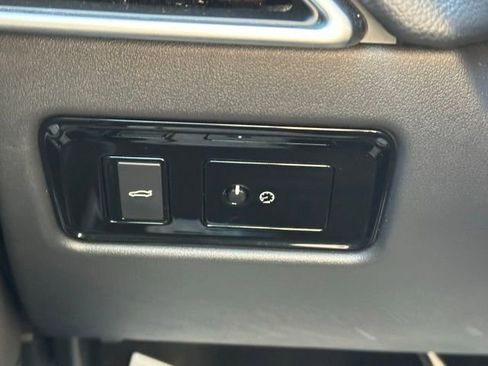 Used 2017 Jaguar XE Prestige image 18