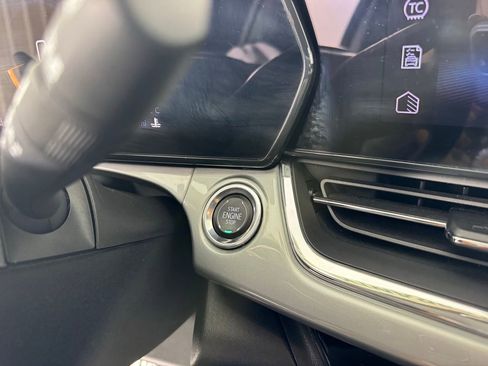 Used 2025 Chevrolet Trax LT w/ LT Convenience Package FWD image 24