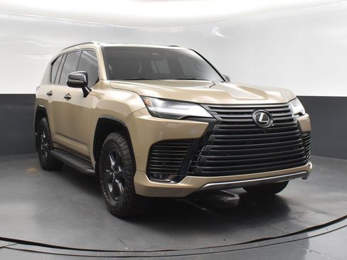 Used 2025 Lexus LX 700h Overtrail image 9